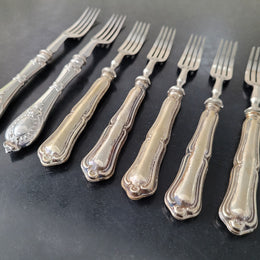 Mixed Set of cutlery with (800) continental silver handles, 13 pieces in total. in good original condition please view photos as they help form part of the description.