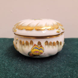 Herend floral small lidded trinket bowl hand painted porcelain. Excellent condition no chips cracks or crazing.  Please see photos.