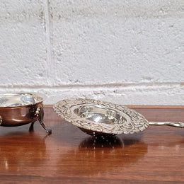 Beautiful and decorative Vintage Dutch Silver (90) tea strainer and stand. In good original condition.