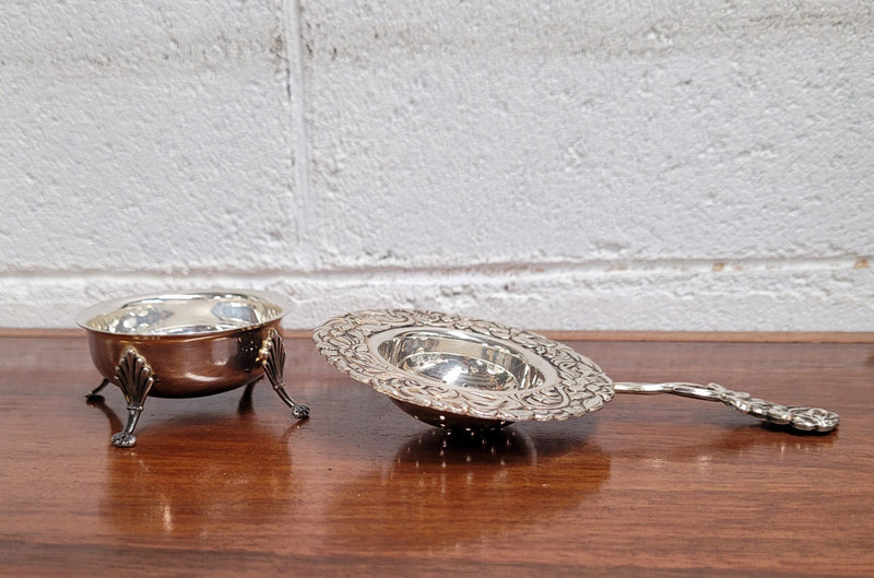 Beautiful and decorative Vintage Dutch Silver (90) tea strainer and stand. In good original condition.