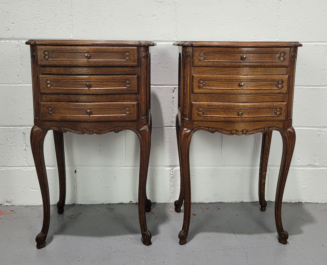 Lovely Louis XV style oak bedside cabinets with three drawers. In great original detailed condition.