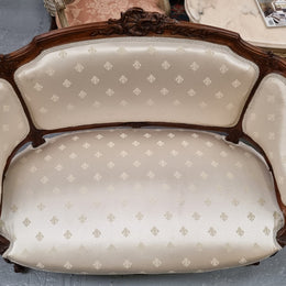 Pretty French Louis XV style small Walnut settee with very good upholstery. Sourced from France and in good original condition, please view photos of the upholstery as it helps form part of the description.
