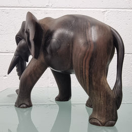 Lovely vintage ebony elephant, in good original condition.