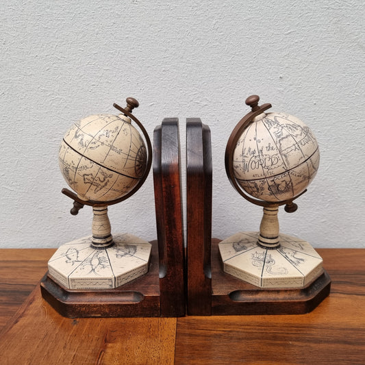 Lovely pair of highly decorative old world globe bookends. They are in good original condition. Please see photos as they form part of the description.