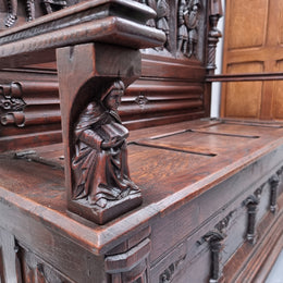 Early 19th Century French Oak Gothic style hall seat with a lift up seat. It has amazing detailed carvings and is in good original detailed condition.