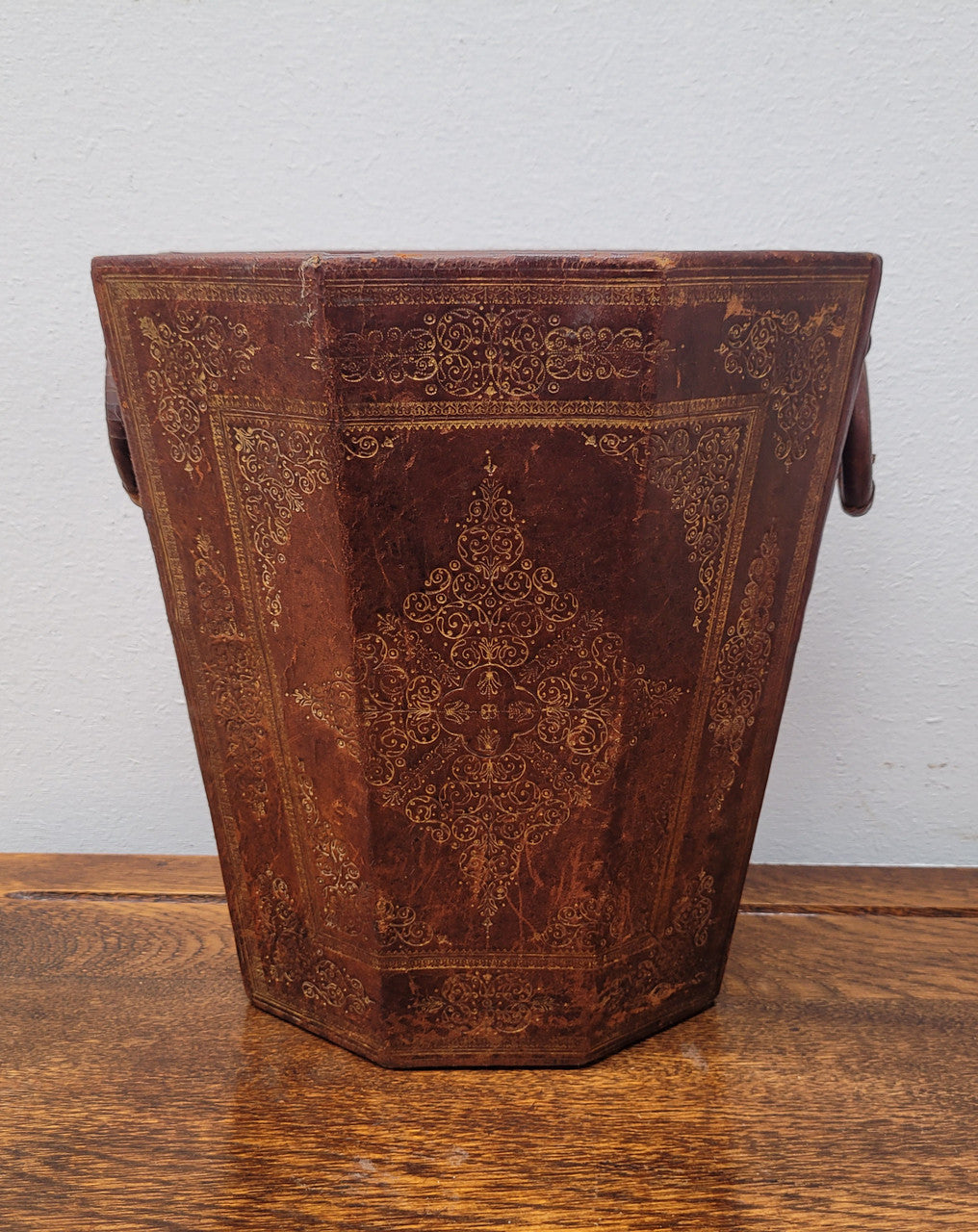 Vintage Italian tooled leather waste bin. It has been sourced locally and is in good original detailed condition. Please view photos as they help form part of the description.