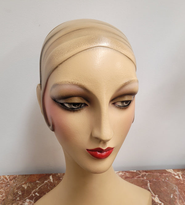 Elegant Vintage deco style mannequin head and shoulders in very good condition.