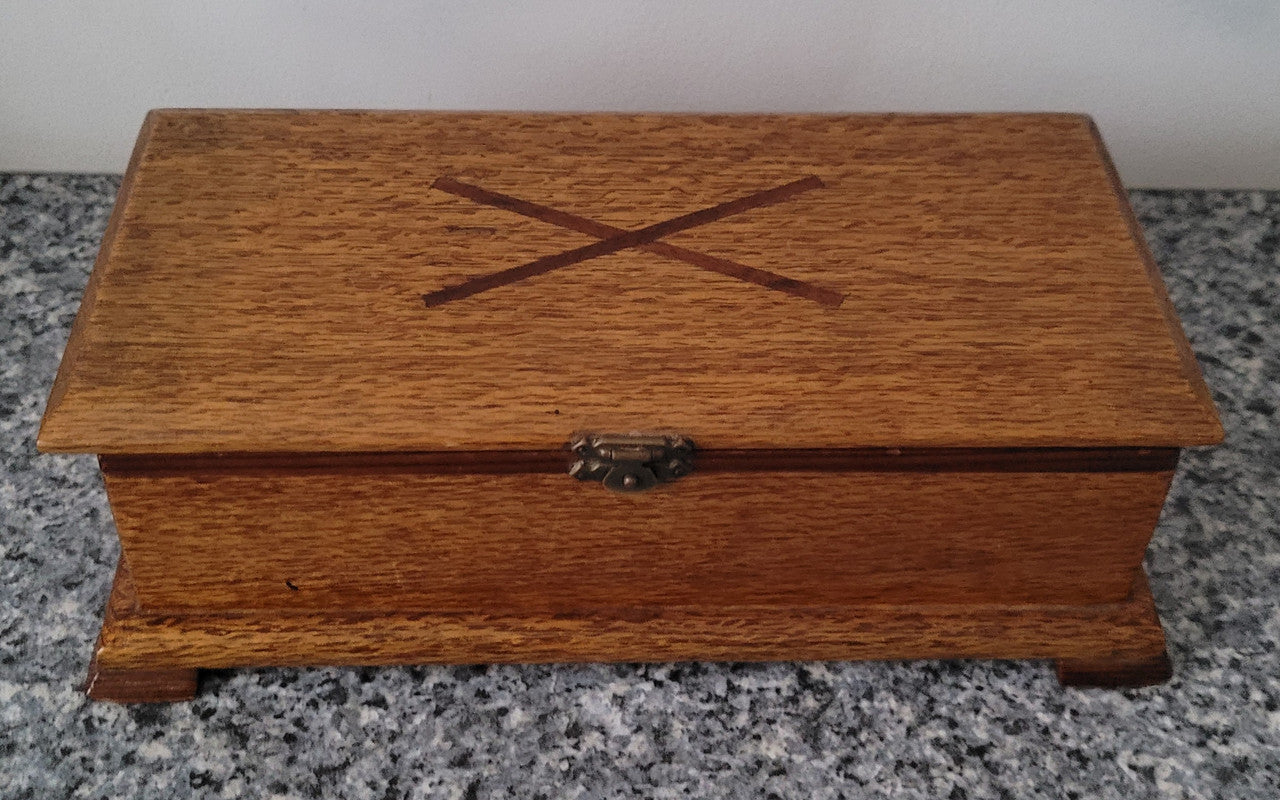 Vintage Silky Oak and Cedar jewellery box with red velvet lining. It is in good original condition, please view photos as they help form part of the description.
