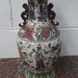 Antique 19th Century Chinese export hand-painted Qing Dynasty vase. Chien-Lung base. Rego mark to (1736-1795)