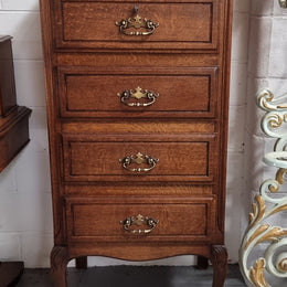 Elegant French Oak Louis XV style four drawer chest of drawers. It has lovely carvings and it is in good original detailed condition. It has been sourced from France.