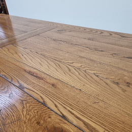 Fabulous Bespoke custom made Antique style American Oak Farmhouse Table. Made from reclaimed American Oak and is good original detailed condition.