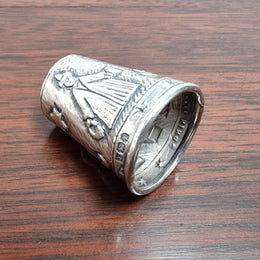Sterling silver boxed thimble from the Heritage Collection “Three Kings”. Birmingham 1991.