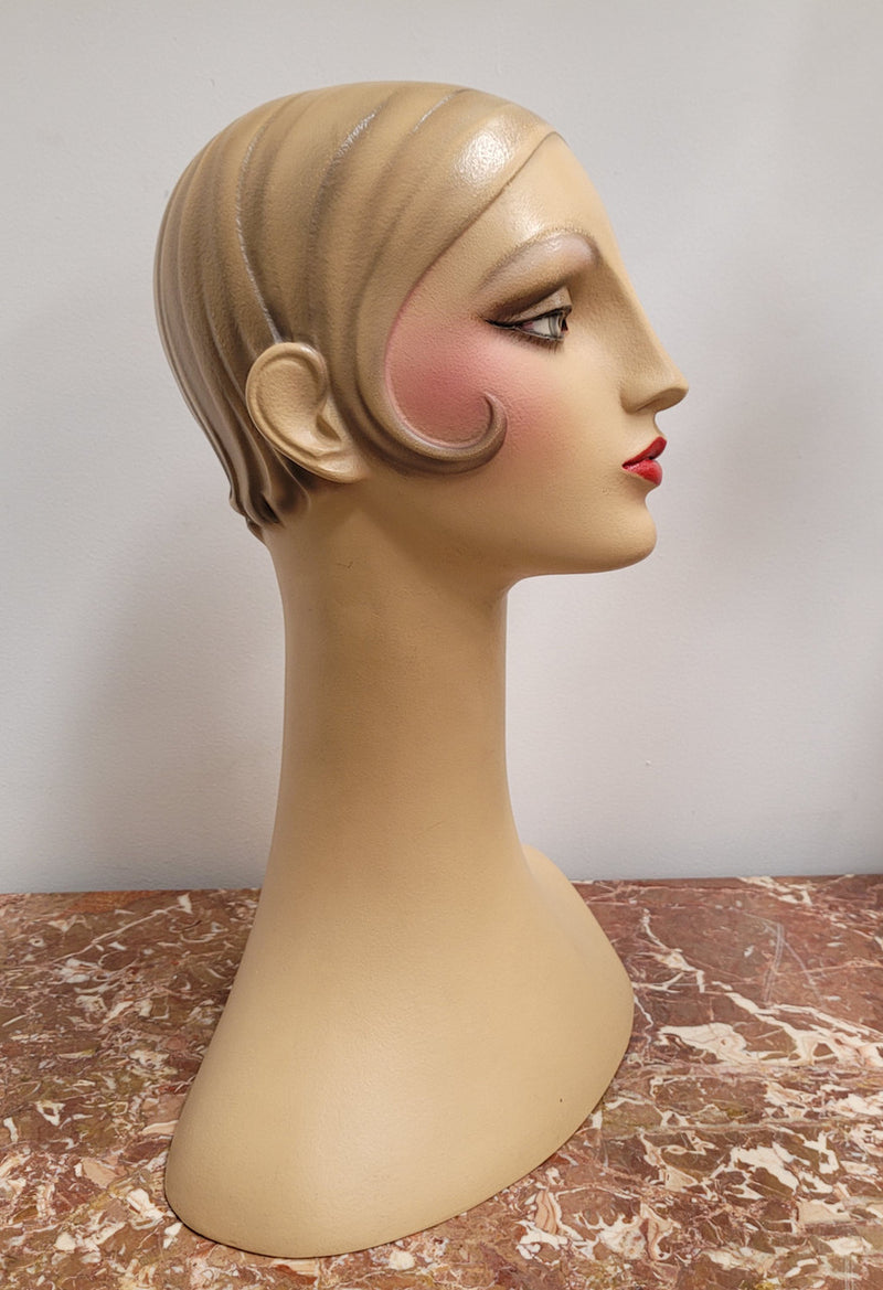 Elegant Vintage deco style mannequin head and shoulders in very good condition.