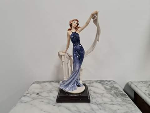 Vintage Giuseppe Armani figurine 1463C, “Some Enchanted Evening” Limited Edition Certificate 121/3000. 

New in Original Packaging.