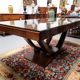French Art Deco Figured Walnut dining table and six chairs. This stylish table also comes with a glass top and can be used with or without it. The chairs are very comfortable and the table can also fit another two chairs at either end making it a 6-8 seater. The table is in good original detailed condition with character marks to the top of table as shown in the pictures. This table and six chairs have been sourced locally.