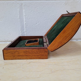 At Moonee Ponds Antiques- Vintage hinged Cedar box with velvet lining. In good condition please view photos as they help form part of the description.