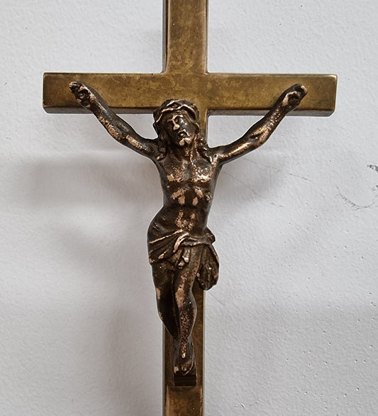 Great condition heavy antique bronze crucifix.
