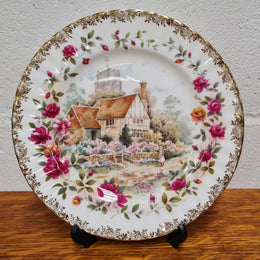 Four Seasons Summer Royal Albert plate from original artwork by F.F.Errill. Marked 1989. Has a lovely gold trim in good original condition. Please view photos as they form part of the description.
