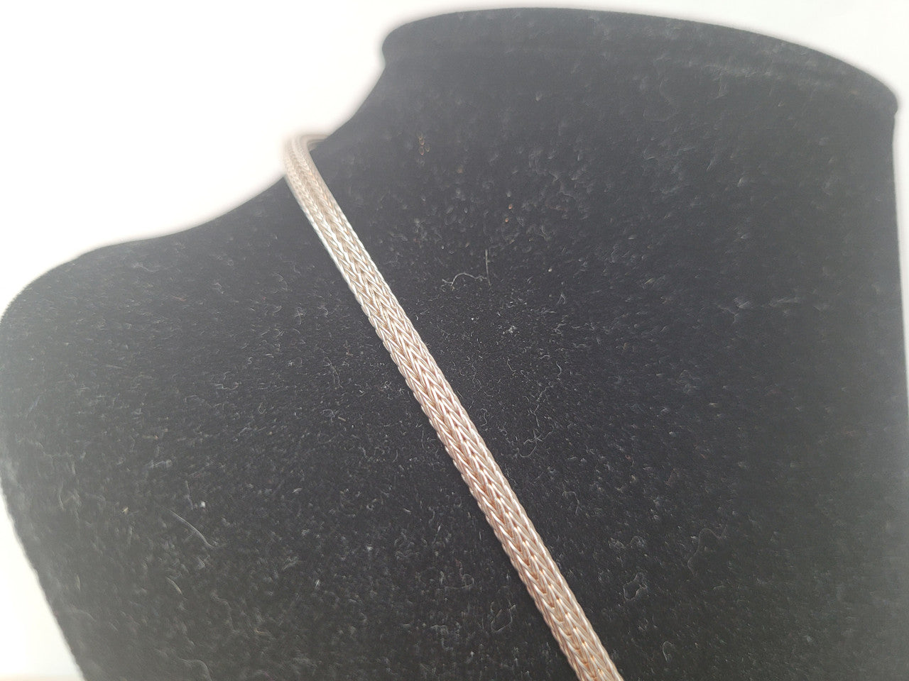 Beautiful Italian sterling silver woven double heart necklace. In good condition.