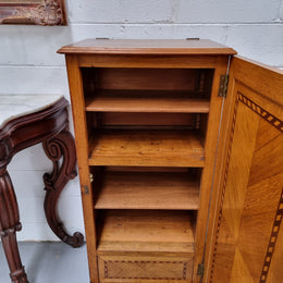 French Art Deco inlaid Oak curio/side cabinet with a lift up top and glass underneath. There are two fixed shelves, two adjustable shelves and one hidden drawer. Sourced from France and in good original condition.