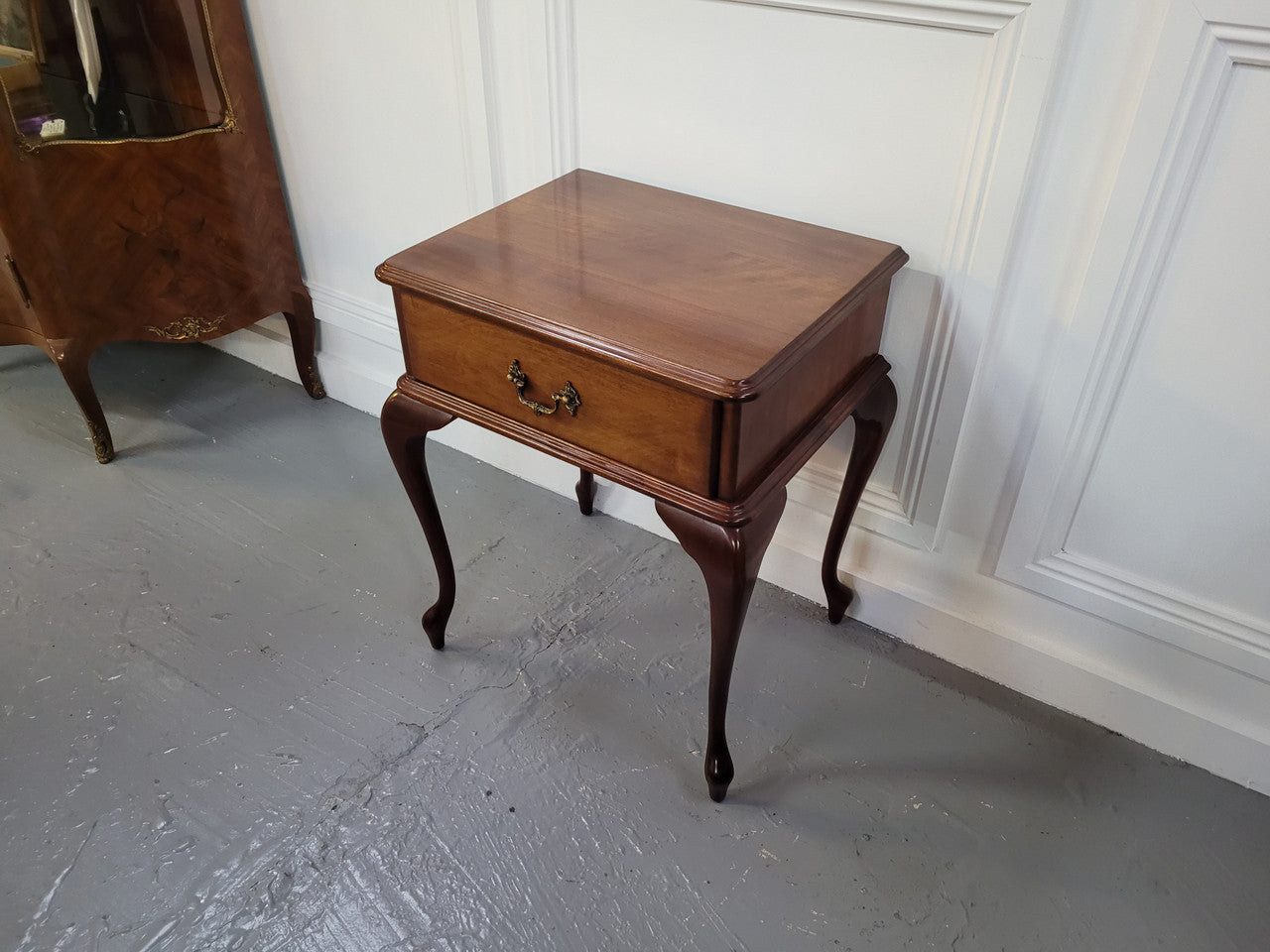 Vintage Mahogany single drawer cabriole leg bedside table. It has been sourced from locally and is in good original detailed condition.