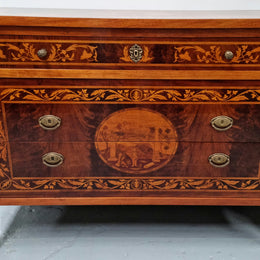 Neo Classical Style Italian superbly inlaid chest of drawers / Commode. In very good original detailed condition. Circa 1950's.