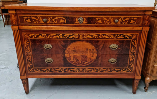 Neo Classical Style Italian superbly inlaid chest of drawers / Commode. In very good original detailed condition. Circa 1950's.