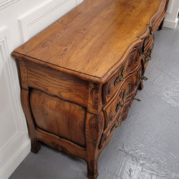 French Antique Louis XIV style Oak wooden top commode. It has a stunning serpentine bombe shape front along with amazing handles and carvings. It comes with three beautiful keys as pictured and comes with working locks. It has been sourced from France and in good original detailed condition.