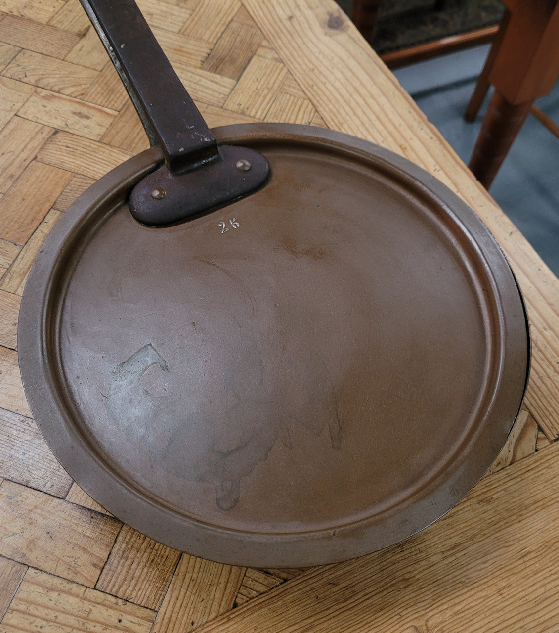 Heavy French 19th century frying pan skillet with lid. It has been sourced from France and is in good original detailed condition.