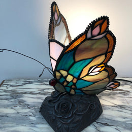 Beautiful Tiffany style Butterfly table lamp, it is in good working order with no damage.
