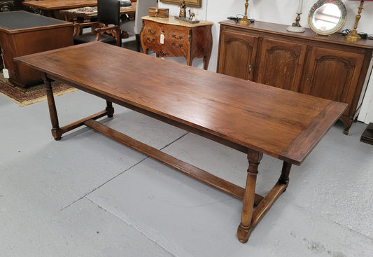 French oak pedestal farmhouse style dining table, sourced from France and in good original detailed conditions. Please see pictures to form part of the description.