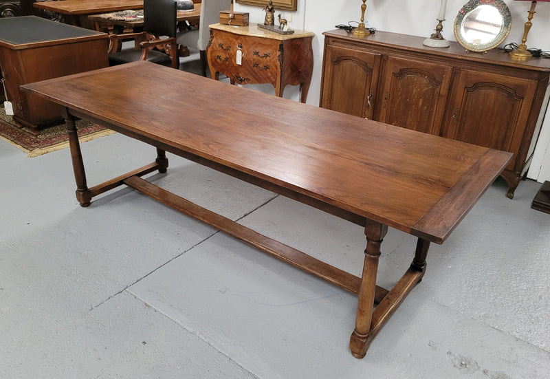 French oak pedestal farmhouse style dining table, sourced from France and in good original detailed conditions. Please see pictures to form part of the description.