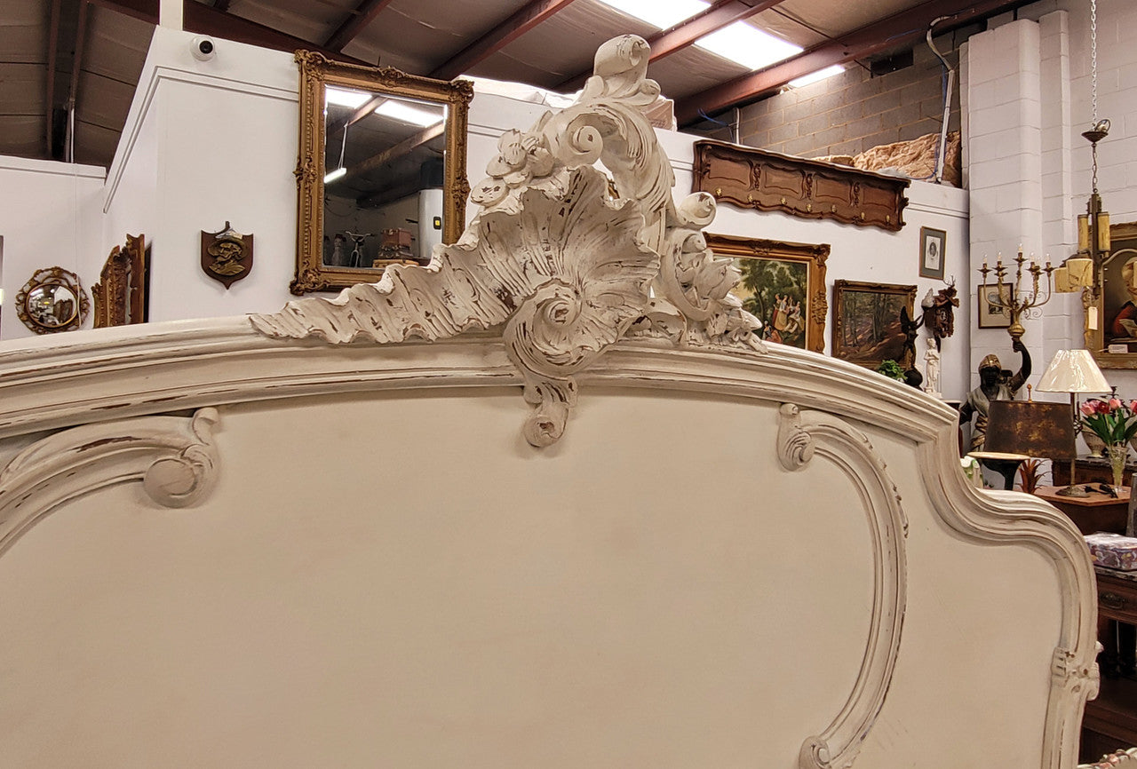 French Louis 15th Style French queen size bed and rails with custom made slats in distressed chalk painted finish. It has been sourced from France and is in good original detailed condition.