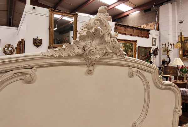 French Louis 15th Style French queen size bed and rails with custom made slats in distressed chalk painted finish. It has been sourced from France and is in good original detailed condition.