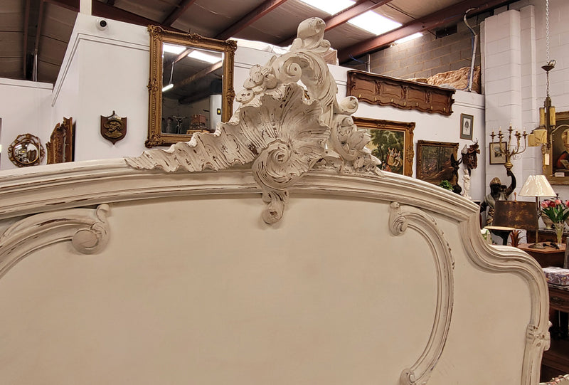 French Louis 15th Style French queen size bed and rails with custom made slats in distressed chalk painted finish. It has been sourced from France and is in good original detailed condition.