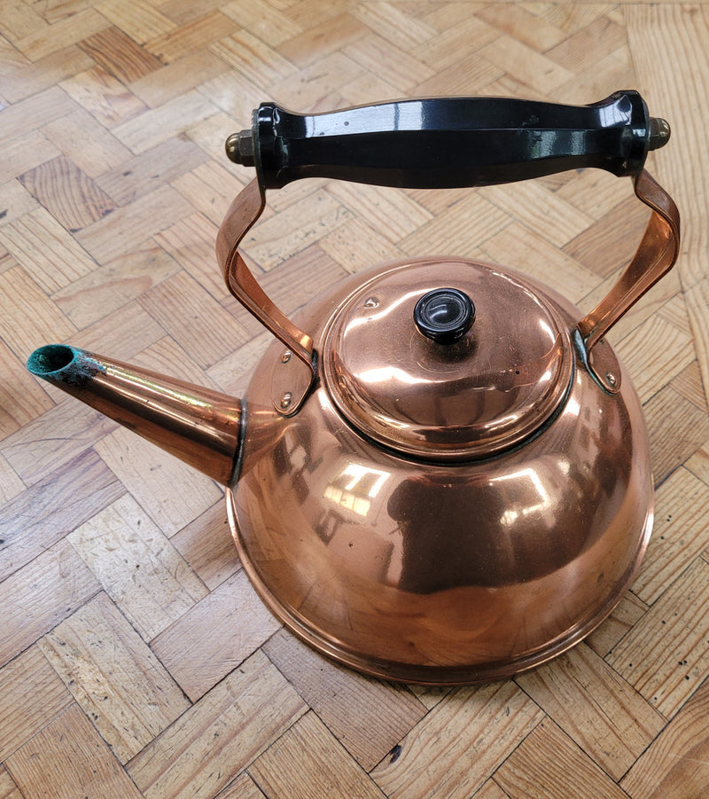 Vintage French copper kettle . They have been sourced from France and is in good original detailed condition.