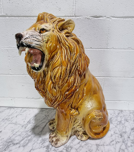 Stunning vintage Italian terra cotta glazed roaring lion. Beautifully made, great workmanship. Circa 1950's. In very good original condition.