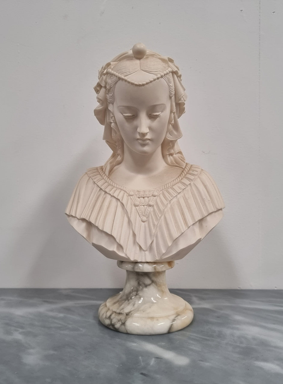 A Giannelli signed Angelica Maria bust on a white marble base. It is in good original condition with no faults.