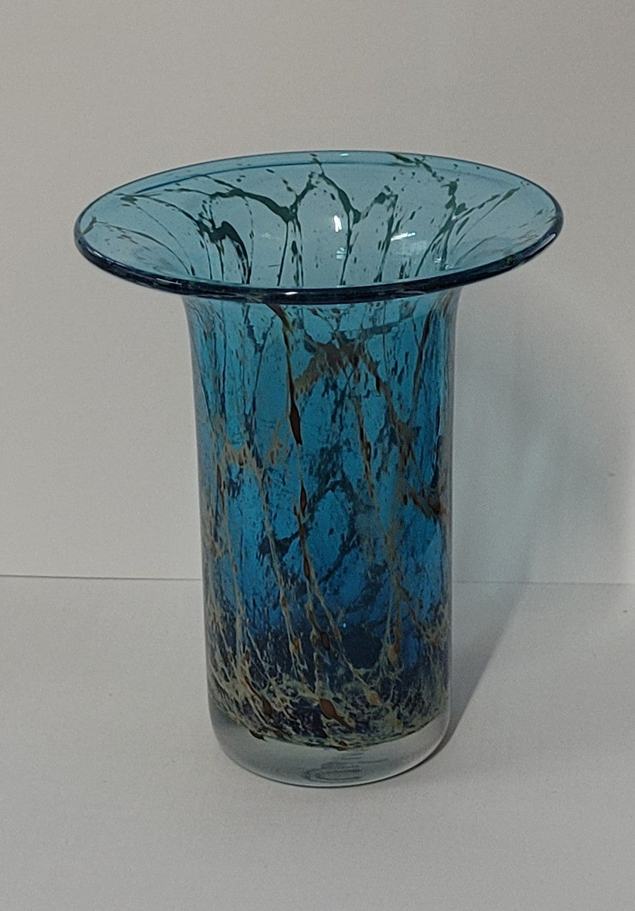 Stunning signed "Mdina" Maltese art glass vase. Beauitufl colours and in good original condition with no chips or cracks. Please view photos as they help form part of the description.