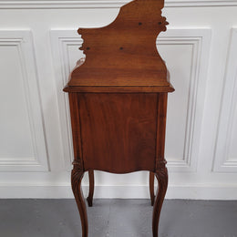 French Louis XV style Walnut single bedside cupboard with inset marble top. It has been sourced from France and is in good original detailed condition.