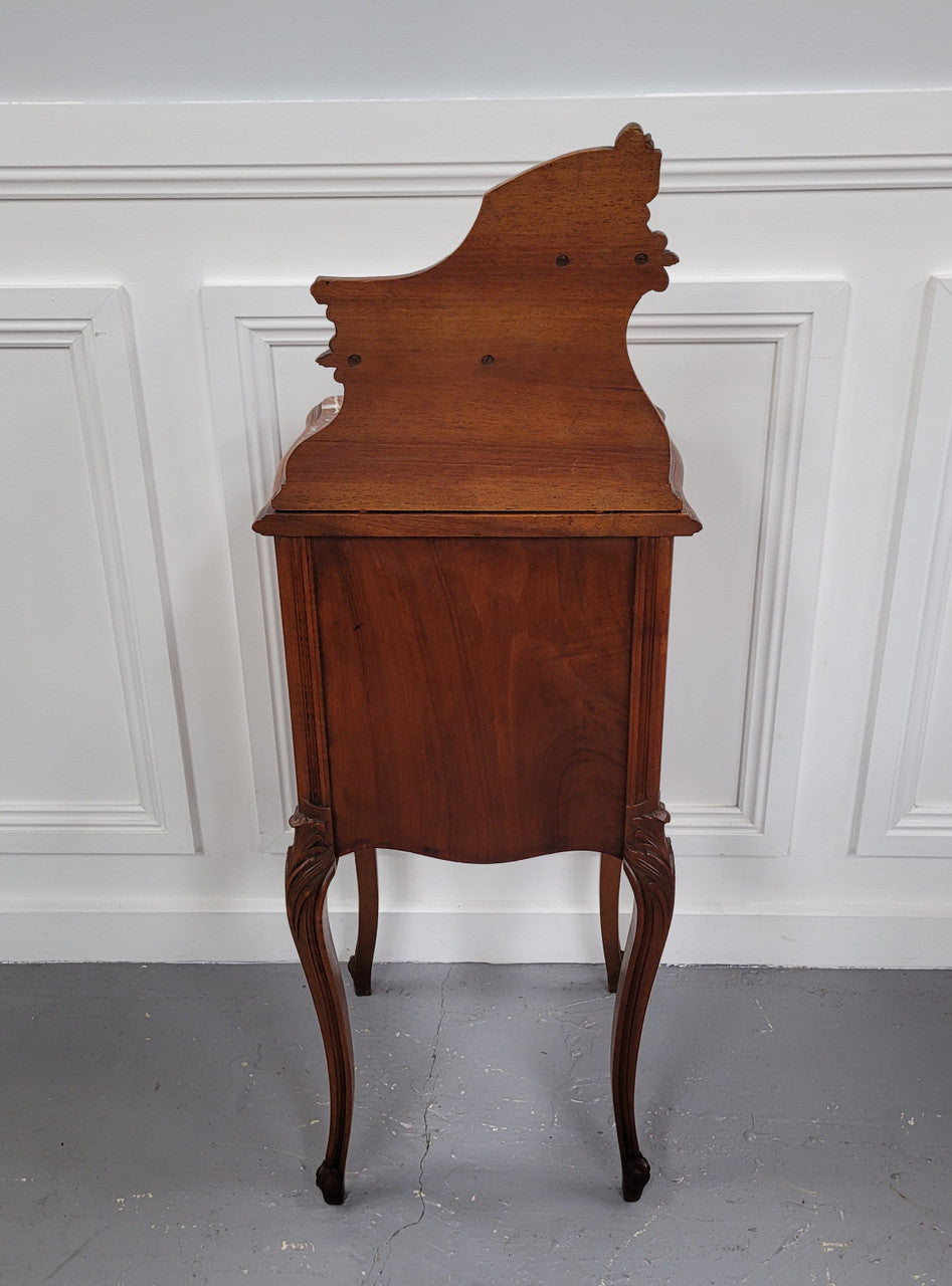 French Louis XV style Walnut single bedside cupboard with inset marble top. It has been sourced from France and is in good original detailed condition.
