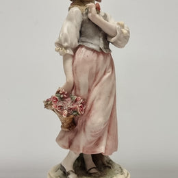 Lovely Italian figurine of girl carrying basket with flowers, figurine is on a wooden base. It is signed Giuseppe Armani and 1982 FLORENCE. In good original condition.  Please view photos as they form part of the description.
