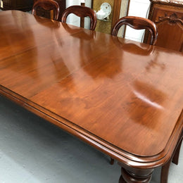Lovely Victorian Walnut Extension dining table on castors and 8 lovely upholstered dining chairs in good condition.