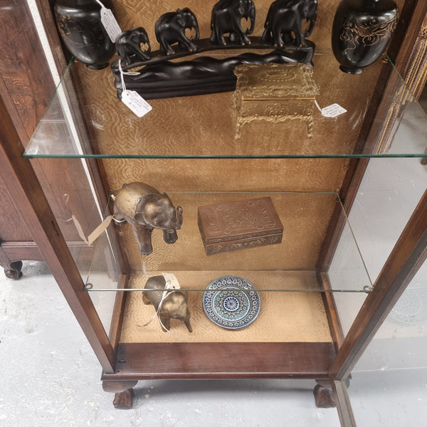 Art Deco single door display cabinet with two fixed glass shelves. It is in good original condition and has been sourced locally.