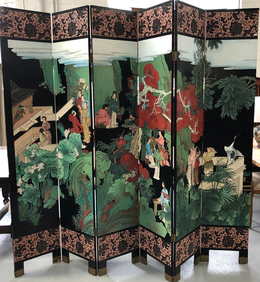 Fabulous Chinese Decorative dressing screen with lovely details in good original detailed condition.