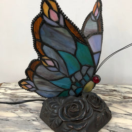 Beautiful Tiffany style Butterfly table lamp, it is in good working order with no damage.