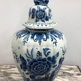 Stunning Dutch Delftware lidded vase