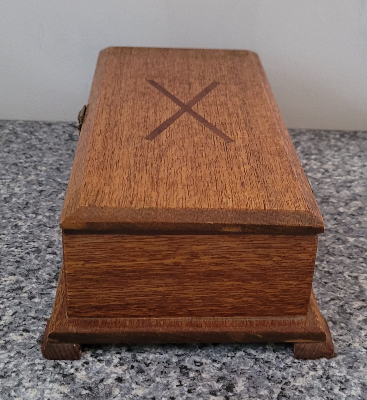 Vintage Silky Oak and Cedar jewellery box with red velvet lining. It is in good original condition, please view photos as they help form part of the description.