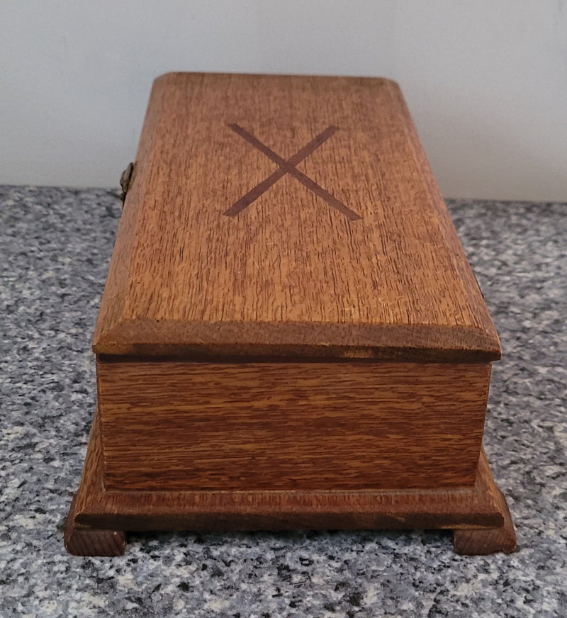 Vintage Silky Oak and Cedar jewellery box with red velvet lining. It is in good original condition, please view photos as they help form part of the description.
