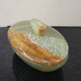 Stunning Vintage onyx marble trinket box and lid. It is in good original condition, please view photos as they help form part of the description.
